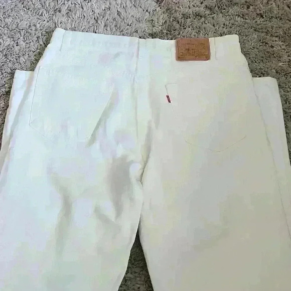 Tall 550 Levi's Relaxed Fit White Jeans - Picture 3 of 6
